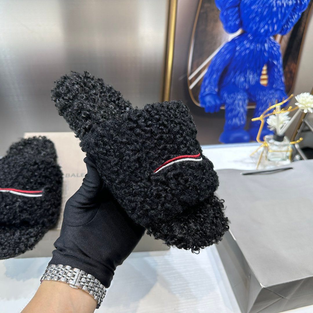 Balenciaga Slides