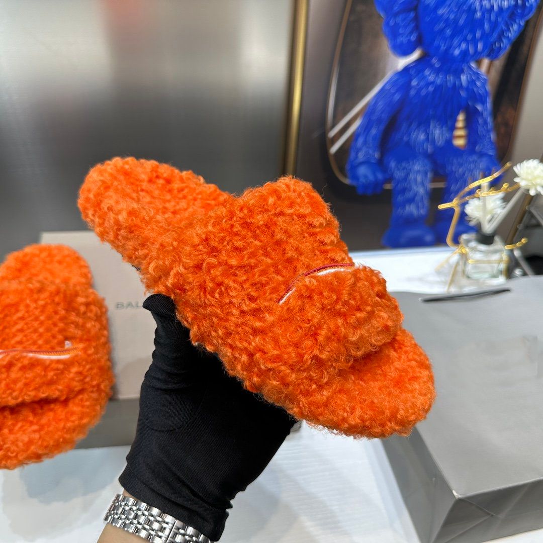 Balenciaga Slides