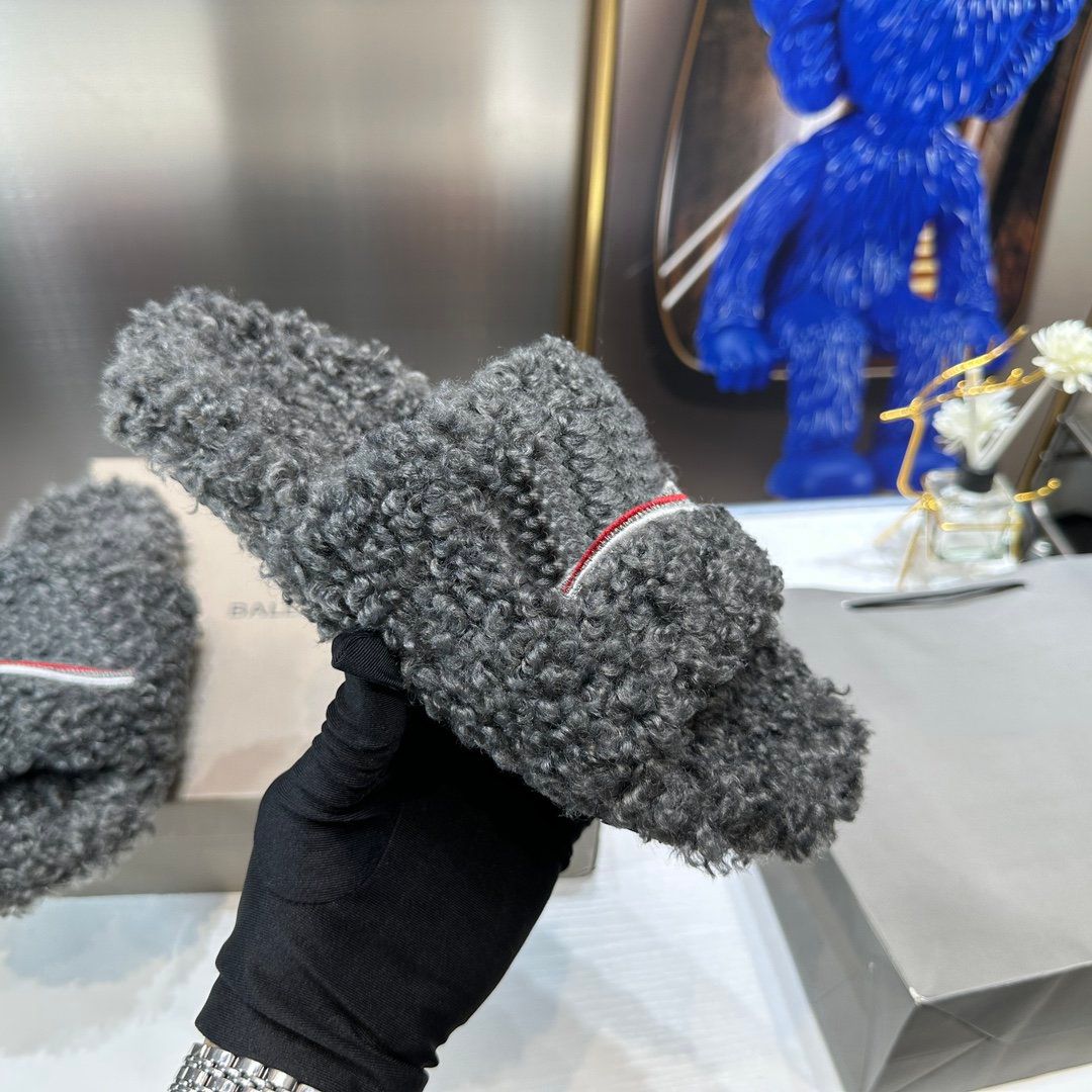 Balenciaga Slides