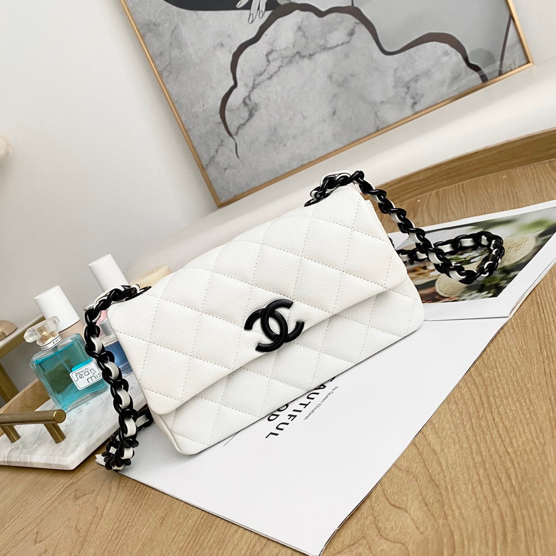 Ivory Noir Quilted Chain Bag