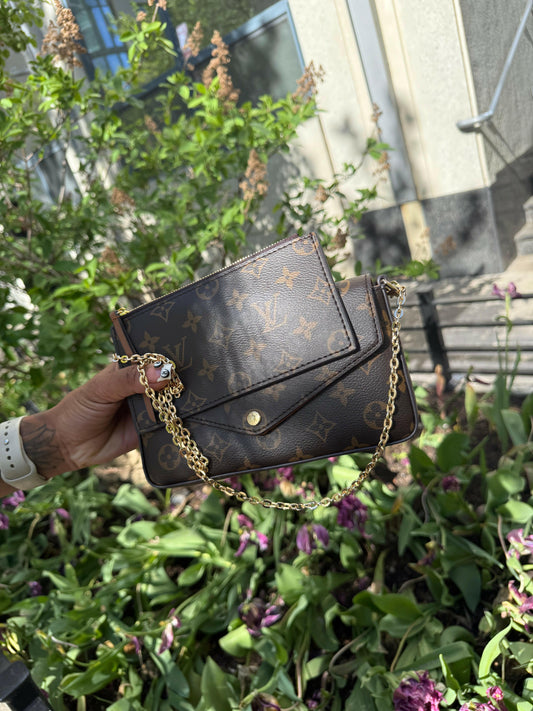 Elegant leather bag and wallet set, combining style and functionality for everyday use
