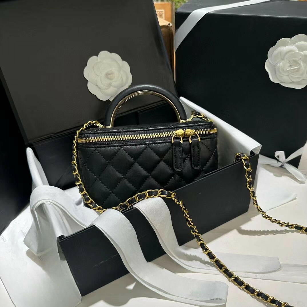 Chanel style vanity case – black quilted crossbody bag photo